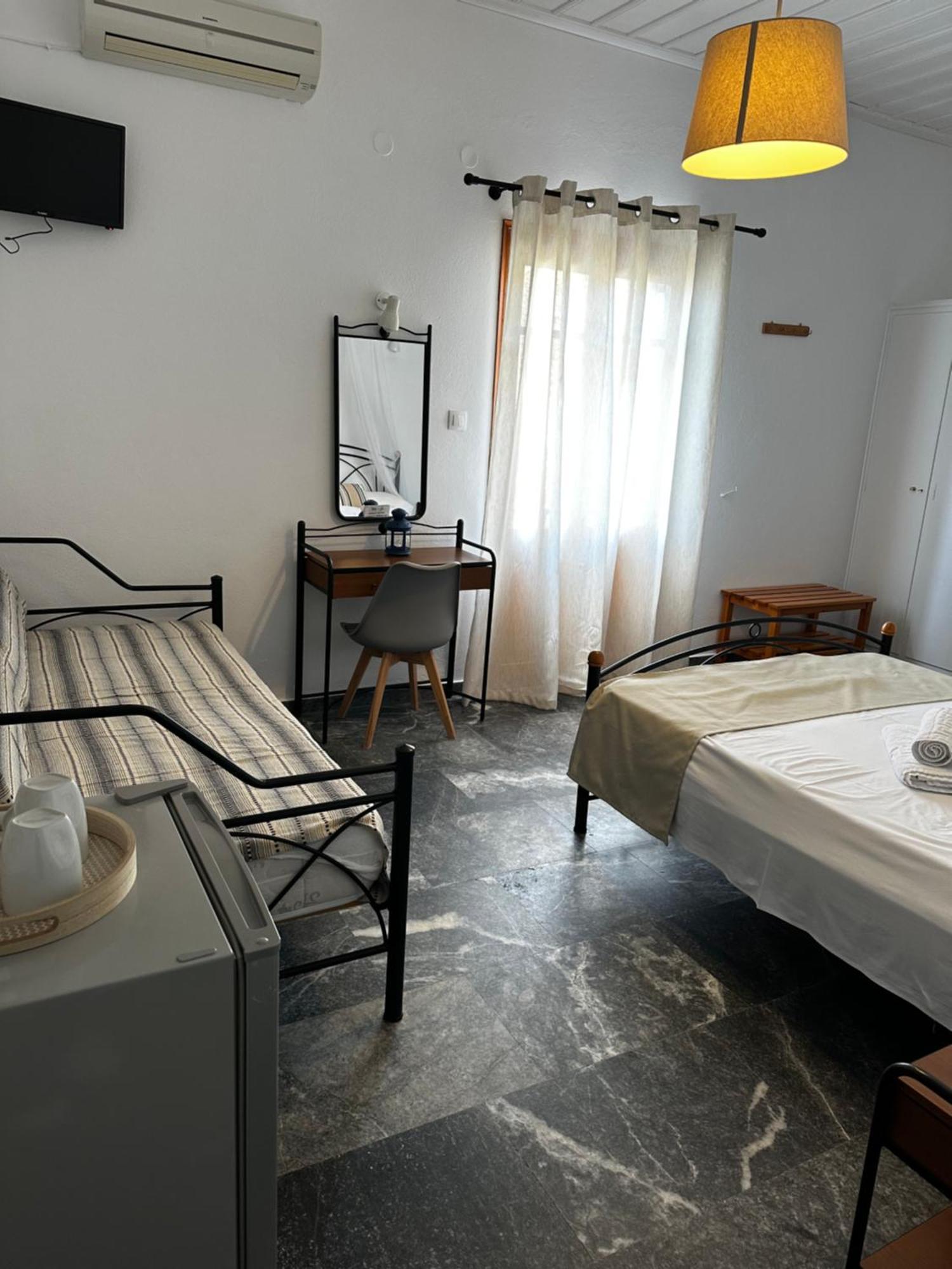 Kirikos Rooms Kamares  Extérieur photo