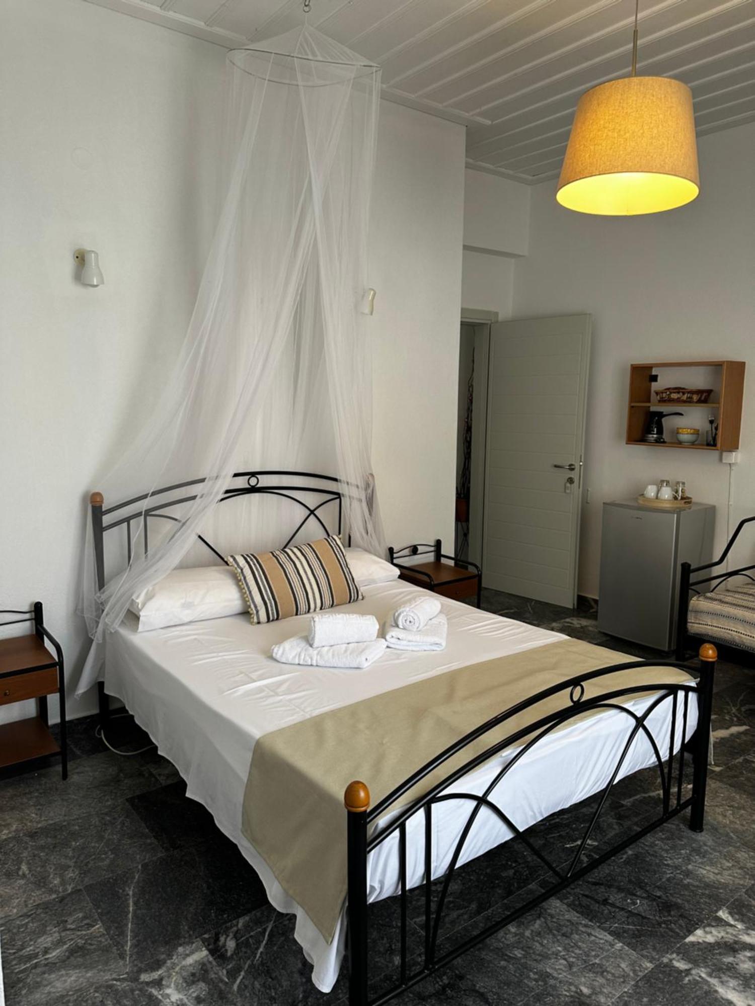 Kirikos Rooms Kamares  Extérieur photo
